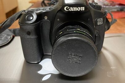 Фотокамера «Canon EOS60D» з флеш накопичувачем 