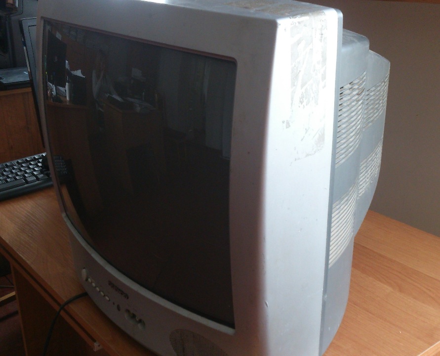 Телевізор марки DAEWOO сірого кольору