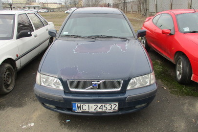 Транспортний засіб марки VOLVO V40, 2001 року випуску, реєстраційний номер WCI24532, № куз. YV1VW78821F749146, синього кольору, об'єм двигуна - 1870 см. куб., дизель