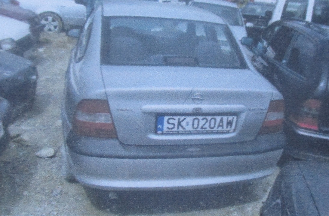 Транспортний засіб марки OPEL VECTRA,  1998 року випуску, реєстраційний номер SK020AW, № куз. W0L0JBF19W1015492, сірого кольору, об'єм двигуна - 1598 см. куб., бензин