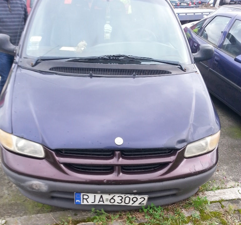 Транспортний засіб марки Chrysler модель Voyager, 1997 року випуску, синього кольору, реєстраційний номер RJA63092, №куз. 1C4GCB2L4VU131845, об'єм двигуна - 3778 см. куб., бензин