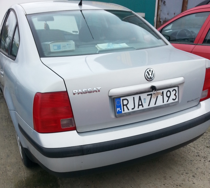 Транспортний засіб марки Volkswagen Passat, 2000 року випуску, реєстраційний номер RJA77193, № куз. WVWZZZ3BZYP296428, сірого кольору, об'єм двигуна - 1595 см. куб., бензин