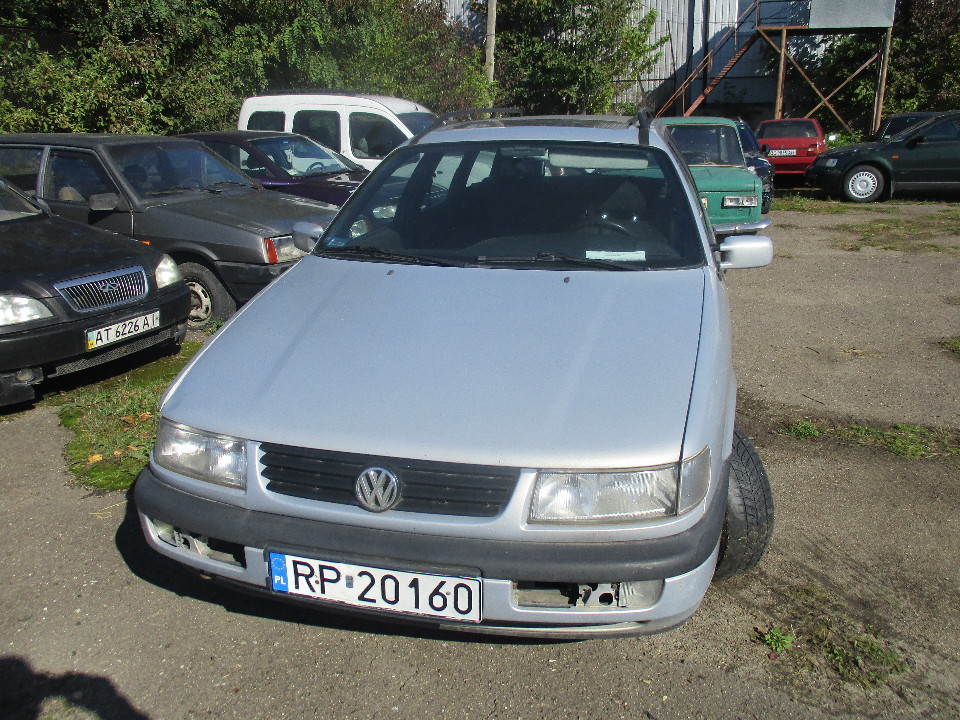 Транспортний засіб марки Volkswagen Passat, 1996 року випуску, реєстраційний номер RP20160, № куз. WVWZZZ3AZTE234318, сірого кольору, об'єм двигуна - 1595 см. куб., бензин