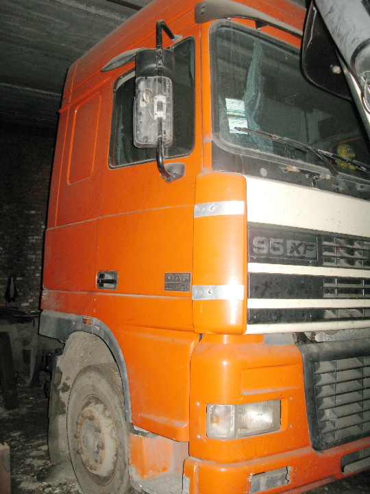 Автомобіль DAF ТЕ48XS, сідловий тягач - Е, 2001 року випуску, жовтого кольору, номер кузова XLRTE47XS0E556499, реєстраційний номер ВС4108ВМ 