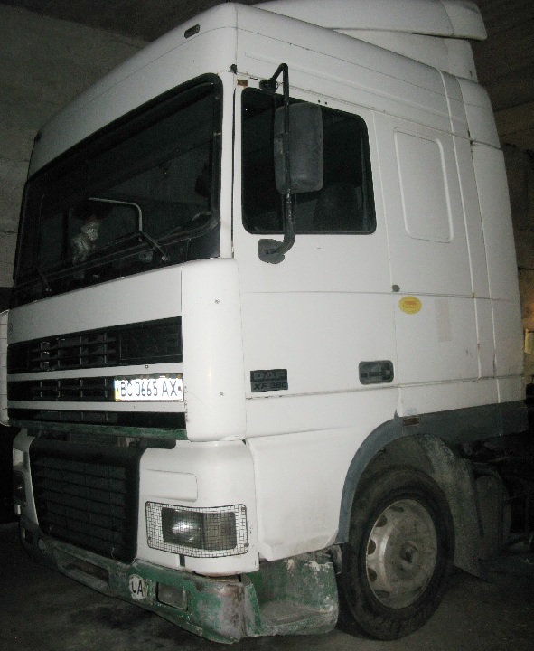 Автомобіль DAF 95XF, сідловий тягач - Е, 2000 року випуску, білого кольору, номер кузова XLRTE47XS0E519473, реєстраційний номер ВС0665АХ 
