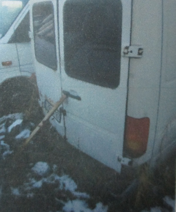 Транспортний засіб марки Volkswagen LT 35, 2000 року випуску, реєстраційний номер LHR08187, № куз. WV1ZZZ2DZYH026113, білого кольору, об'єм двигуна - 2200 см. куб., дизель