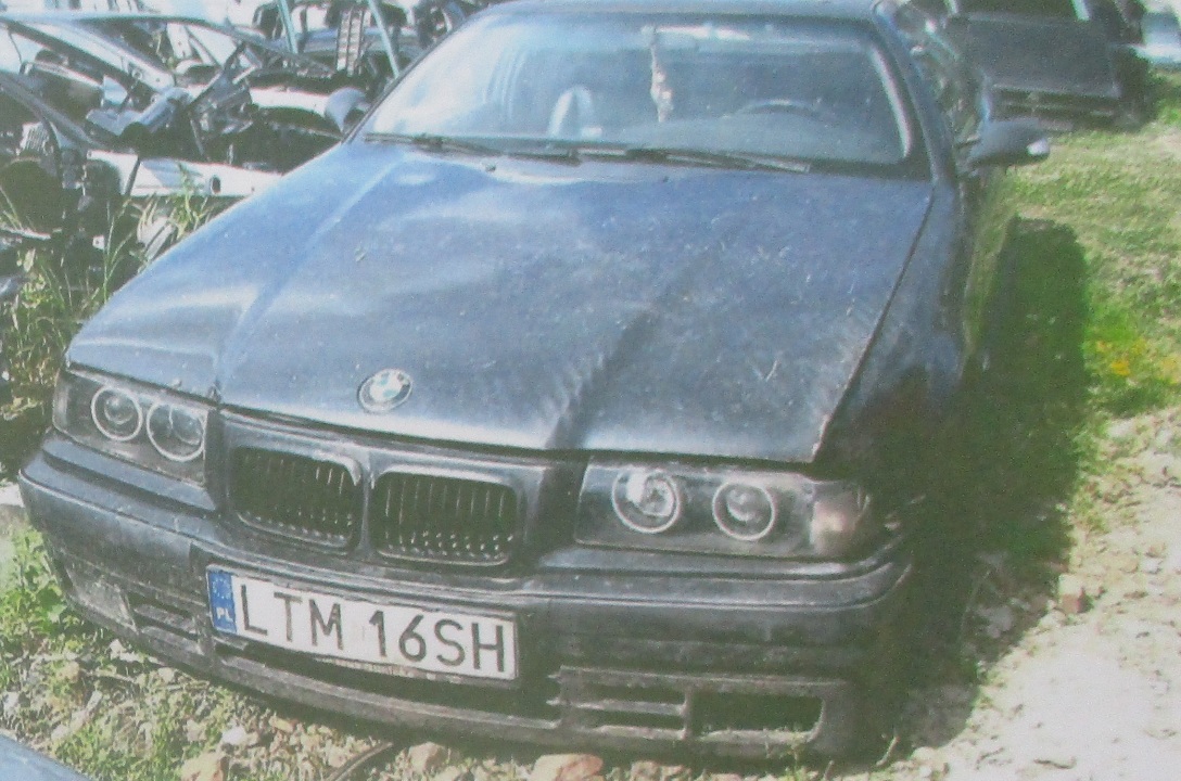 Транспортний засіб марки BMW 320і,  1992 року випуску, реєстраційний номер LTM16SH, № куз. WBACD11040FC44792, чорного кольору, об'єм двигуна - 1991 см. куб., бензин