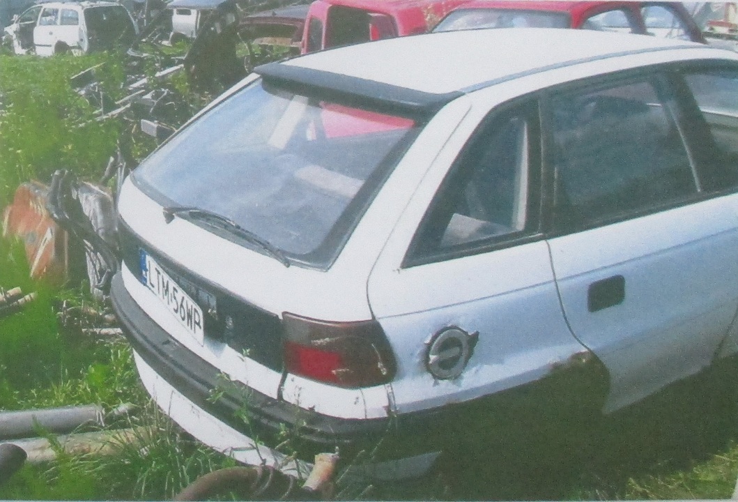 Транспортний засіб марки OPEL ASTRA,  1992 року випуску, реєстраційний номер LTM56WP, № куз. WOL000059N4159047, білого кольору, об'єм двигуна - 1389 см. куб., бензин