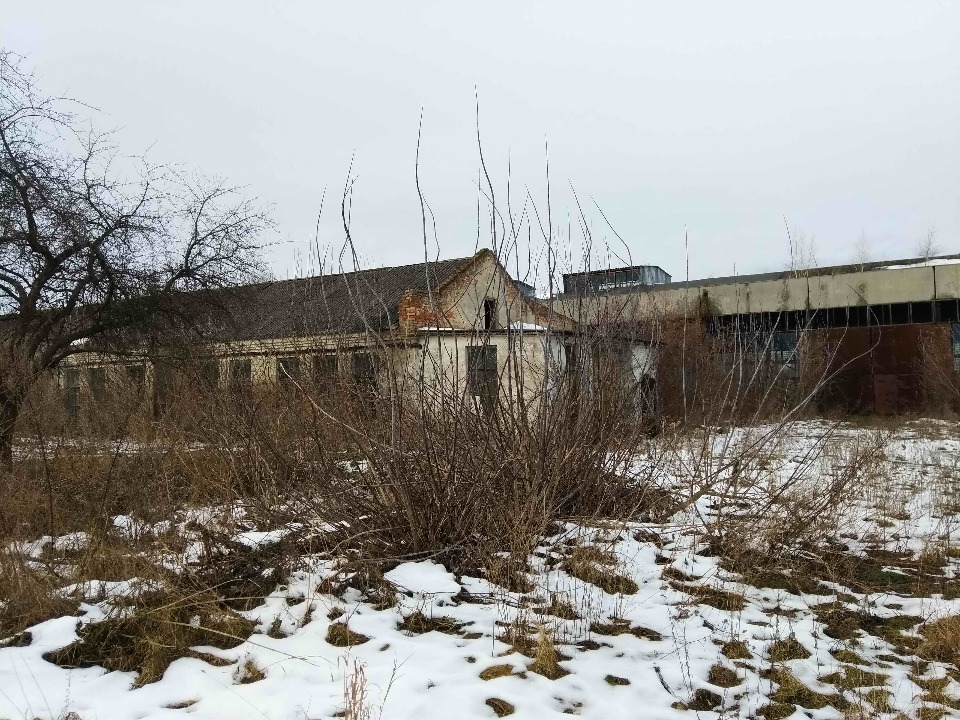 Іпотека: нежитлова будівля головного корпусу літ. П-1, поз. 11, заг. пл. 1673.7 м.кв., за адресою: Львівська обл., Жовківський р., с. Добросин, вул. Залізнична, 15а