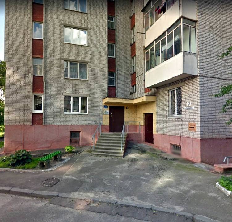 1/4 частки трикімнатної квартири, заг. пл. 66.7 м.кв., за адресою: м. Львів, вул. Варшавська, 64, кв. 33