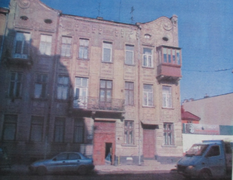 1/6 частки однокімнатної квартири заг. пл. 26.8 м.кв., за адресою: м. Львів, вул. Б. Хмельницького, 153, кв. 36
