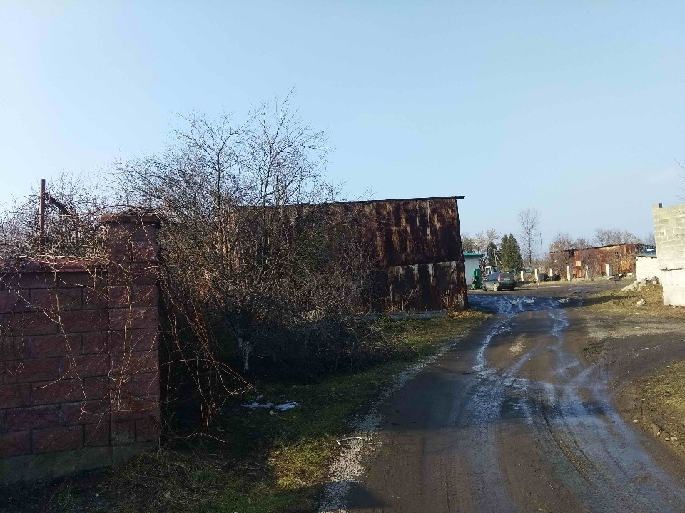 Склад-майстерня по ремонту автотракторної техніки, літ. Д-1, заг. пл. 173.7 м.кв. та котельня, літ. Г-1, заг. пл. 13.5 м.кв., за адресою: Львівська обл., Пустомитівський р., с. Старе Село, вул. 1-го Травня, будинок 1а