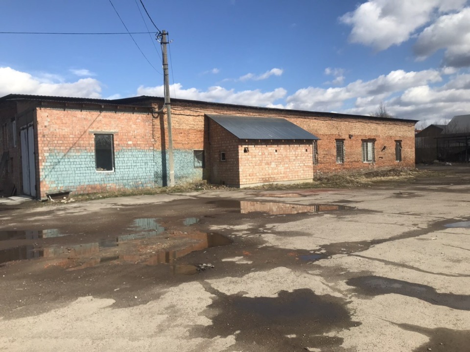 Іпотека: будівлі, реєстраційний номер майна 345502746106, та земельна ділянка для обслуговування складських приміщень, пл. 0.3280 га, к.н. 4610600000:01:051:0033, за адресою: Львівська обл., м. Дрогобич, вул. Індустріальна, 8