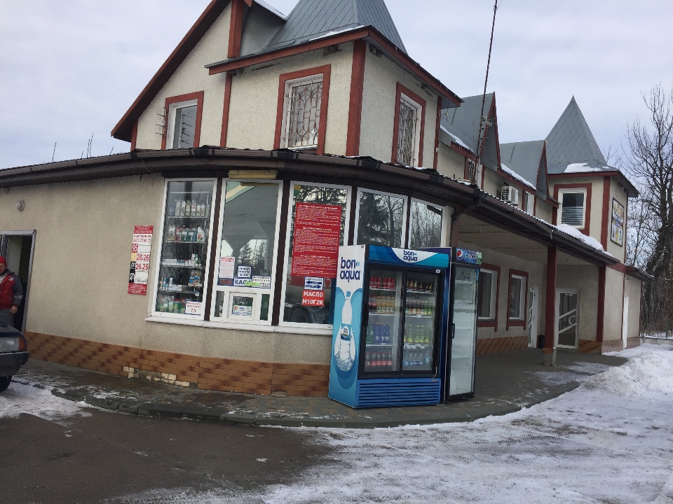 Іпотека: комплекс (№1), заг. пл. 329.2 м.кв.; нежитлова будівля, заг. пл. 220.6 м.кв., земельна ділянка пл. 0.42 га, к.н. 6824287700:06:021:0001, за адресою: Хмельницька обл., Старокостянтинівський р., с.Сахнівці, Житомир-Чернівці Тереблеча 223 км+800м