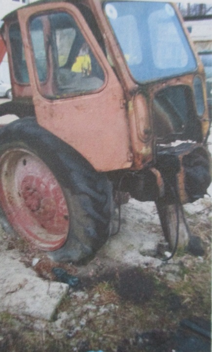 Трактор колісний ЮМЗ-6 (ЭО-2321), № куз. б/н, ДНЗ: б/н, 1990 року випуску, червоного кольору, об'єм двигуна - 4750 см.куб., дизель