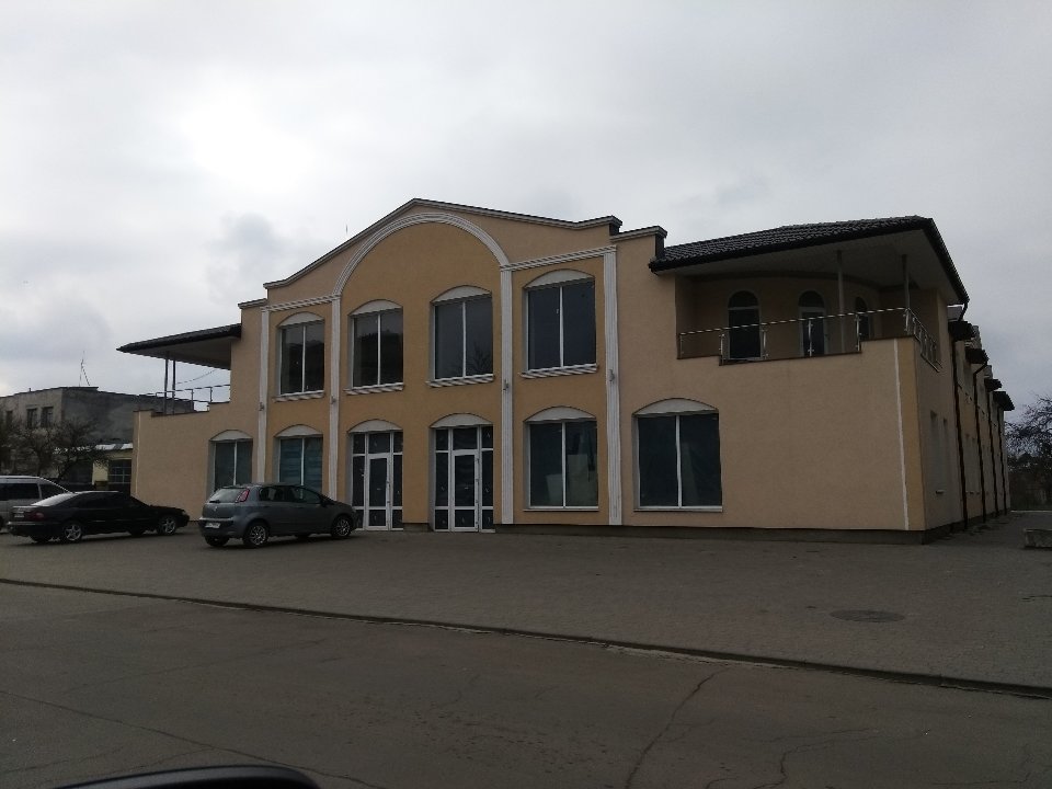 Іпотека: нежитлове приміщення, торгово-розважальний заклад, заг. пл. 499.1 м.кв., за адресою: Львівська обл., м. Броди, вул. Гончарська, 5 А