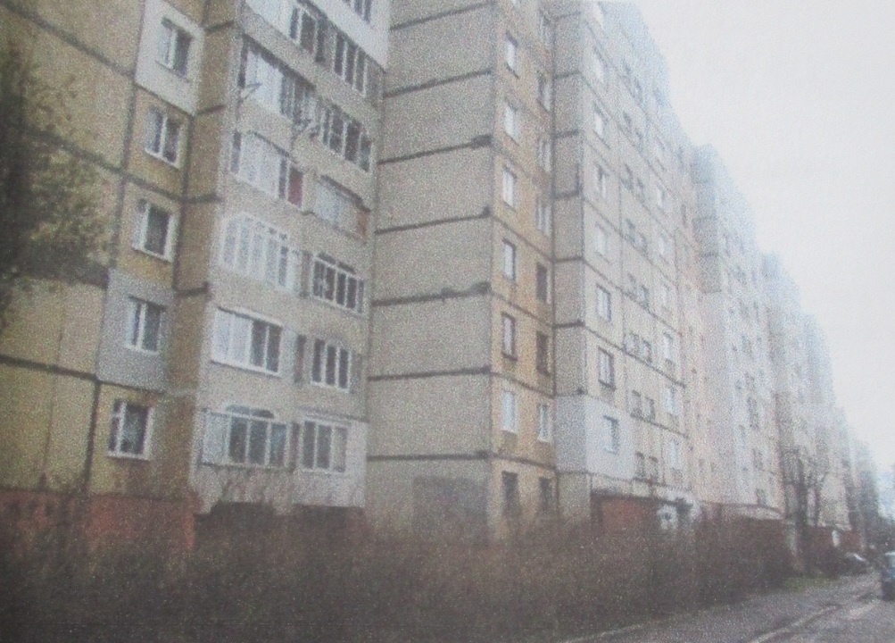 1/6 частки трикімнатної квартири, заг. пл. 66.0 м.кв., за адресою: м. Львів, вул. Хуторівка, буд. 40, кв. 145