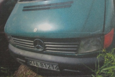 Транспортний засіб марки Mercedes-Benz Vito, 1997 року випуску, реєстраційний номер RJA81216, № куз. VSA63806813060225, зеленого кольору, об'єм двигуна - 2299 см. куб., дизель