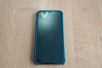 Мобільний телефон марки «IPHONE X», в гумовому чохлі синього кольору, на корпусі телефона наявні подряпини, без зарядного пристрою, заблокований паролем, бувший у користуванні