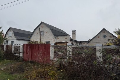 1/2 частка житлового будинку заг. пл. 113.8 кв.м., та 1/2 частка зем. діл. к/н 7124982500:01:003:0306 пл. (га): 0.1135, за адресою: Черкаська обл., Черкаський р., с. Геронимівка, вул. Дружби, буд. 1