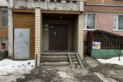 1/4 частка трикімнатної квартири, загальною площею 65.8 кв.м., що знаходиться за адресою: Черкаська обл., м. Черкаси, вулиця Героїв Сталінграда (Припортова), будинок 22, квартира 41