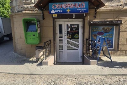 Нежитлові приміщення - магазин продовольчих товарів, загальною площею 49,70 кв.м., за адресою: м. Чернівці, пров. Казарменний, 10