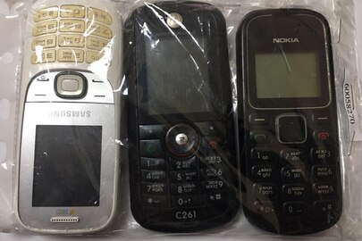 Мобільні телефони - 3 шт.