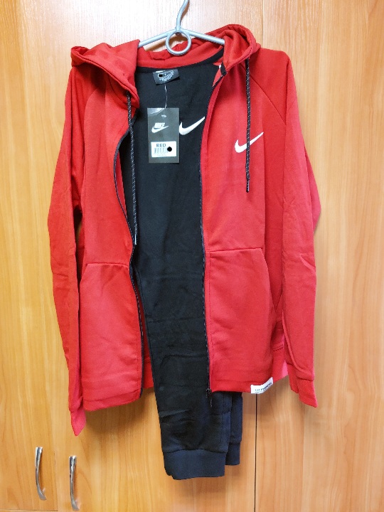 Спортивний костюм, т/м «Nike», колір червоний (кофта червоного кольору, штани чорного кольору) розмір – S, новий