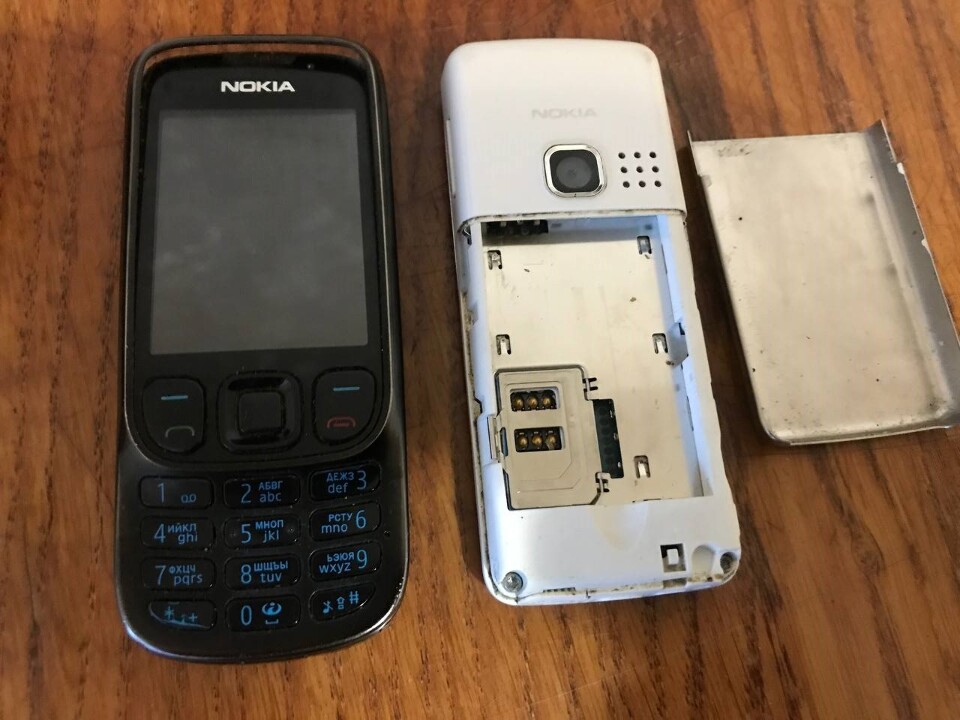 Мобільний телефон Nokia 6030, б/в та мобільний телефон Nokia 6303с, б/в