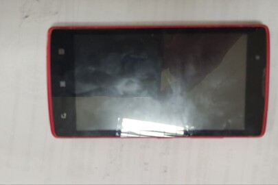 Мобільний телефон "Lenovo A2010-a" червоного кольору в незадовільному стані