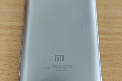 Конфісковане майно за рішенням суду: Мобільний телефон марки "Redmi 5A" чорного кольору без Sim-картки (б/в)