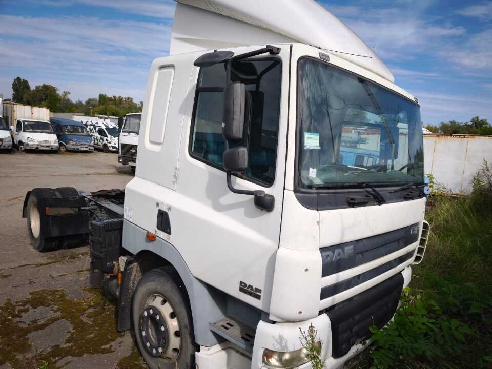 Вантажний автомобіль DAF CF 85.430, ДНЗ АІ1304ЕС, 2005р.в., кузов XLRTE85XC0E590472, білого кольору, тягач