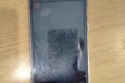 Мобільний телефон марки "Samsung", бувший у використанні, по корпусу та на склі наявні незначні сколи та подряпини, зарядний пристрій відсутній