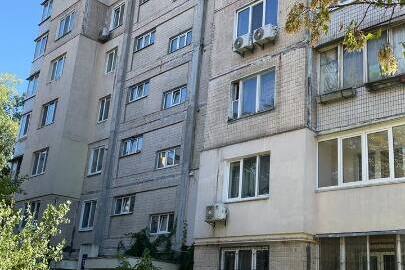 1/4 частка трикімнатної квартири № 19, загальною площею 65,7 кв.м. за адресою: місто Київ, проспект Оболонський, будинок 33