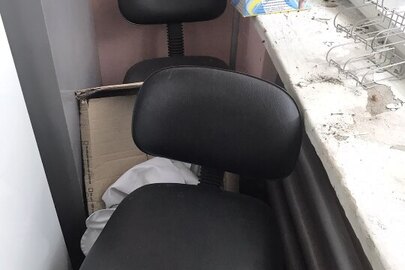 Крісло чорне вертушка (без ручок) -2 шт