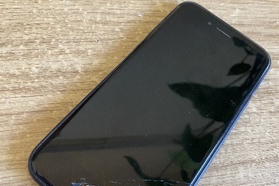 Конфісковане майно за рішенням суду: мобільний телефон Iphone 6С, золотистого кольору, з пошкодженим екраном, б/в