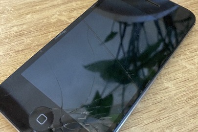 Конфісковане майно за рішенням суду: мобільний телефон Iphone 4С, чорного кольору , б/в