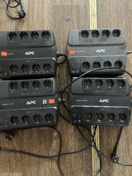 Джерело безперебійного живлення, APC Back-UPS ES 700, б/в у кількості 4 шт.