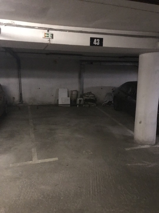 Машиномісце у підземному паркінгу № 43 загальною площею 18,90 кв.м, що розташоване за адресою: місто Київ, проспект Бажана Миколи, будинок 1-М, машиномісце № 43