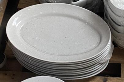 Блюдо овальне універсальне, виробник: Portugal/ Value-Ceramic, розмір: 42 см*28см*5см, б/в у кількості 8 шт.
