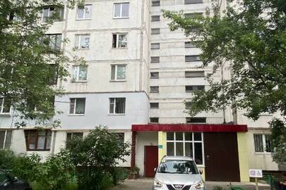 1/2 частка двокімнатної квартири загальною площею 49.50 кв.м., житлова площа 29.50 кв.м., що знаходиться за адресою: місто Київ, проспект Оболонський, будинок 22, квартира 79