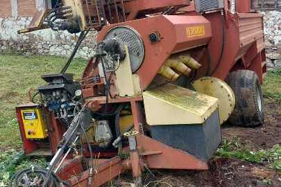 Причіпна механічна машина для збирання гарбузів марка КЕ 3000, серійний номер КЕ 3000М 1702, 2017 року випуску, заводський №1702, б/в