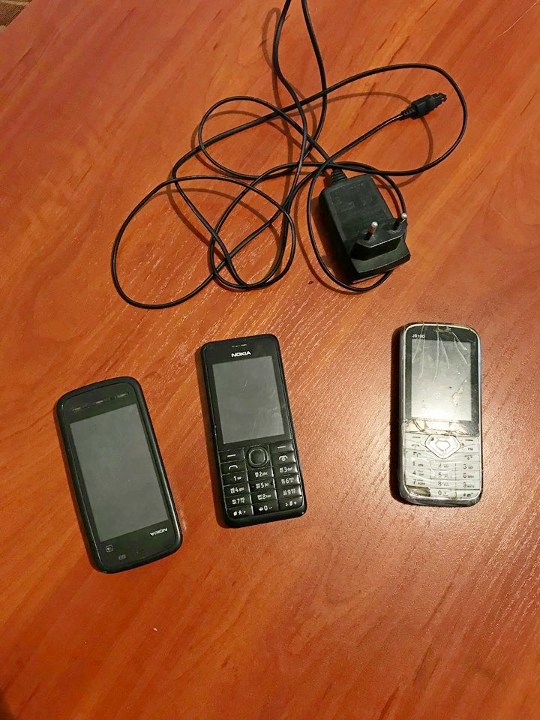 Мобільні телефони Nokia 301, Nokia 5230, Nokia j9100, зарядний пристрій Sony ericsson, б/в