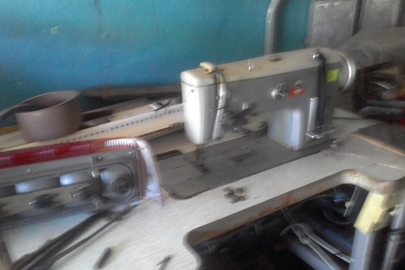 Промислові швейні машинки в кількості 5 шт.