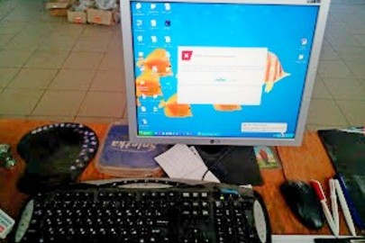 Монітор "LG", системний блок "Philips", мишка та клавіатура