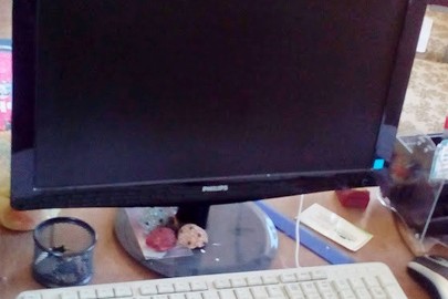 Монітор "Philips", системний блок "Delux", мишка та клавіатура