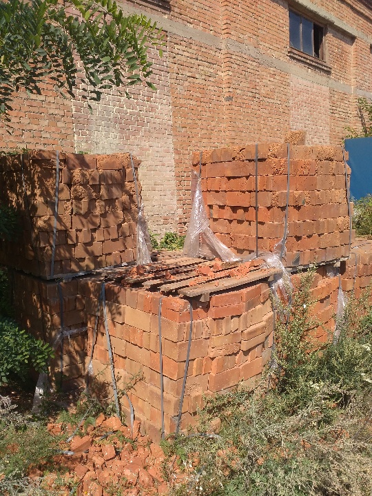 Цегла будівельна в кількості 8640 шт.