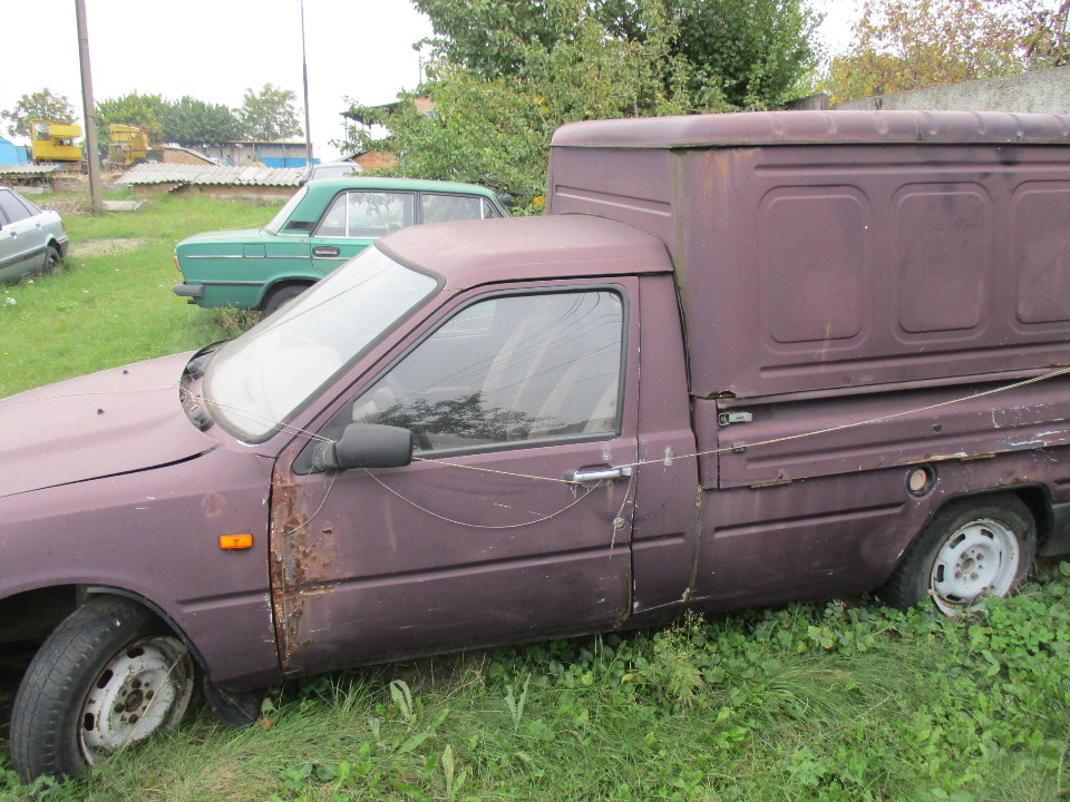 Автомобіль ІЖ 2717, 2001 року випуску, реєстраційний номер 20049ОН, ідентифікаційний номер (VIN) ХТК27170010019294