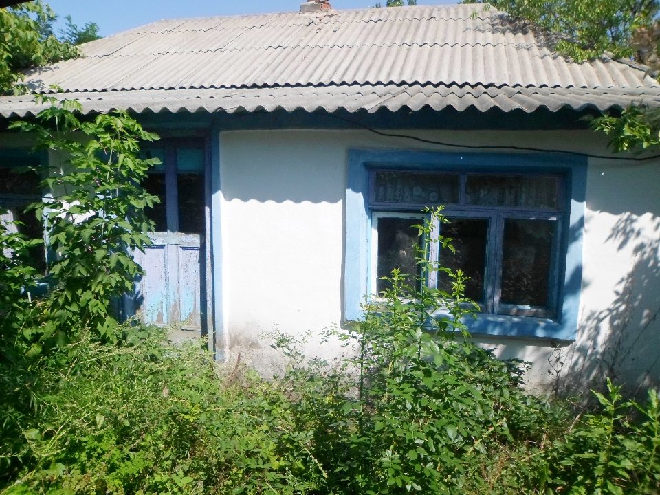 Житловий будинок, загальною площею 61,6 кв. м, розташований за адресою: вул. Садова, буд. 13, с. Мала Вільшанка, Вільшанський р-н, Кіровоградська обл.
