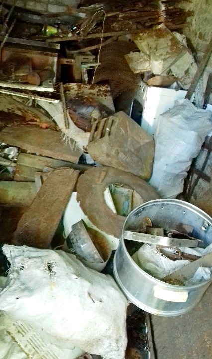 Брухт чорних металів загальною вагою 364 кг.